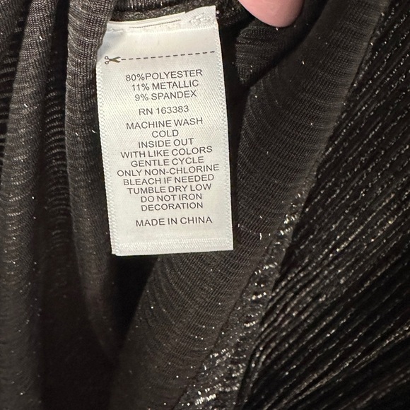 3/$20 💥 Long Sleeve Keyhole Bow Mock Neck Black & Silver Shimmery Blouse NWT - Picture 14 of 17